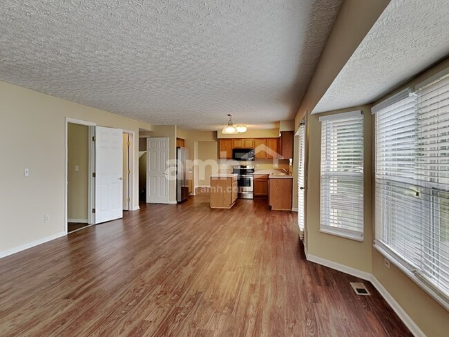 Photo - 1124 Waterview Ct