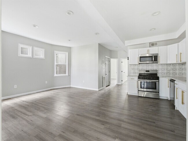 Photo - 23 Bayview Ave