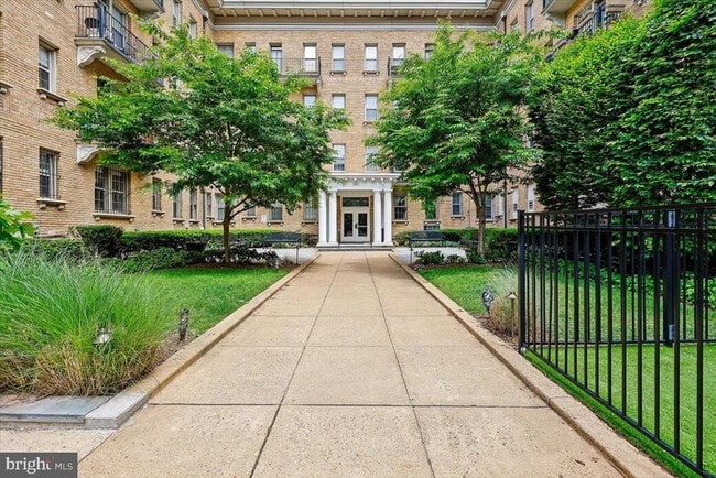 Building Photo - 1401 Columbia Rd NW Unit 410