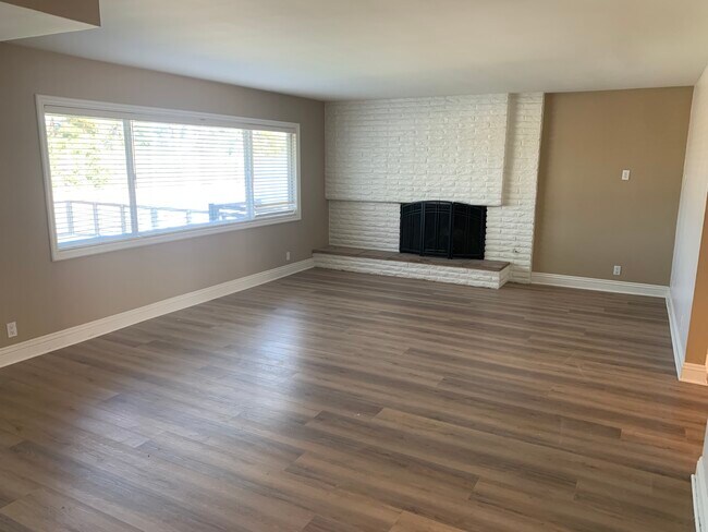 Photo - 207 Mesa Dr Unit A