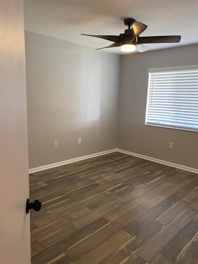 Photo - 5951 Regal Glen Dr Unit 105