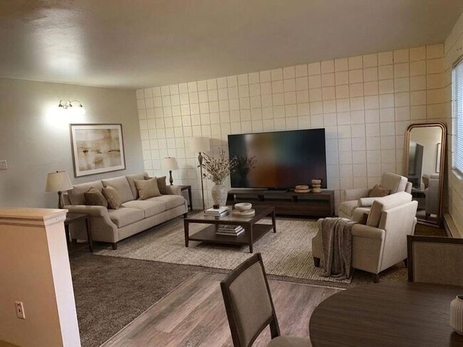 Building Photo - 1/2 Off First Month! Ground-Floor 1-Bedroom Near City Park