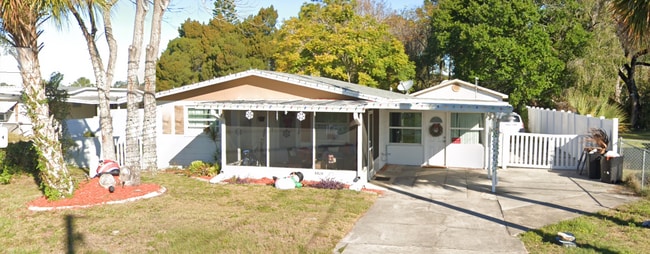 Front - 6819 Hammock Rd