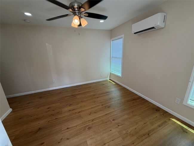 Photo - 702 E Main St