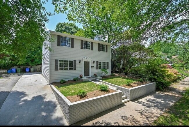 Photo - 1159 Saint Augustine Pl NE