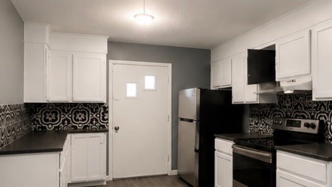 2902 Larkspur Dr