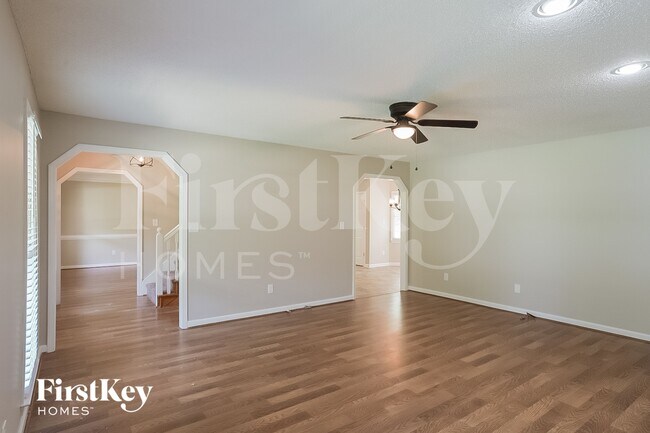 Photo - 174 Somerset Ln