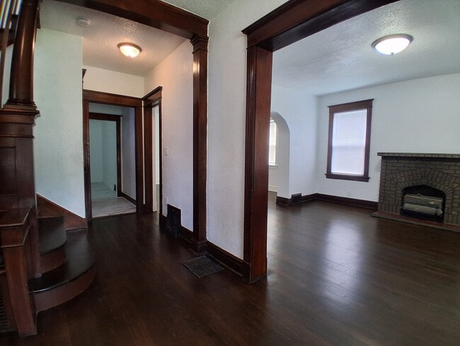 Photo - 2640 Victor St