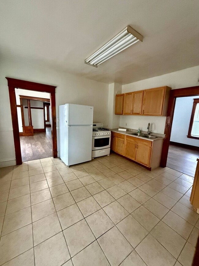 Building Photo - 523 Case Ave Unit 2 Rental