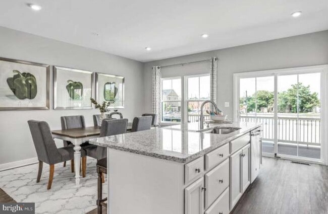 Photo - 2926 WATERFRONT Way