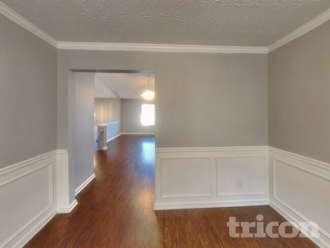 Photo - 3275 River Ln SE