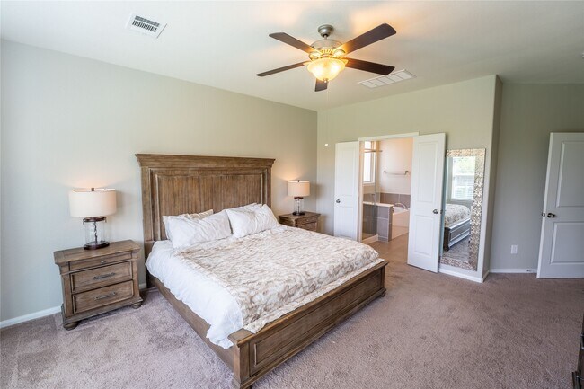 Photo - 193 Climbing Oaks Pl