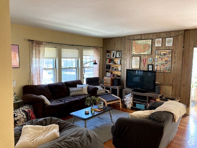 Building Photo - 36 Beaconsfield Rd Unit 2 Rental