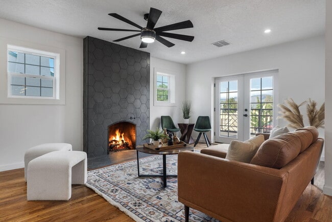 219 Solano Dr SE