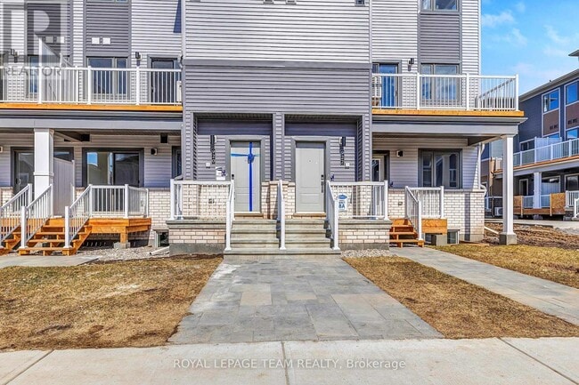 Photo - 920 Parnian Private