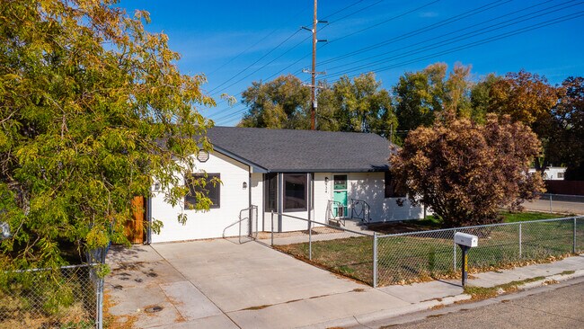 Photo - 924 E Georgia Ave