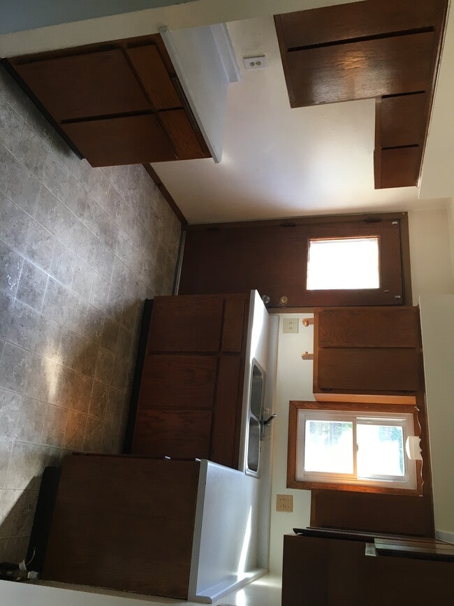 Big Kitchen - 1420 Willow Ln