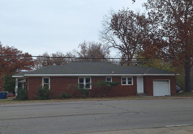 Photo - 847 W Knapp Ave House
