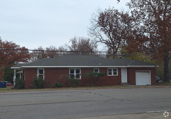 Building Photo - 847 W Knapp Ave Rental