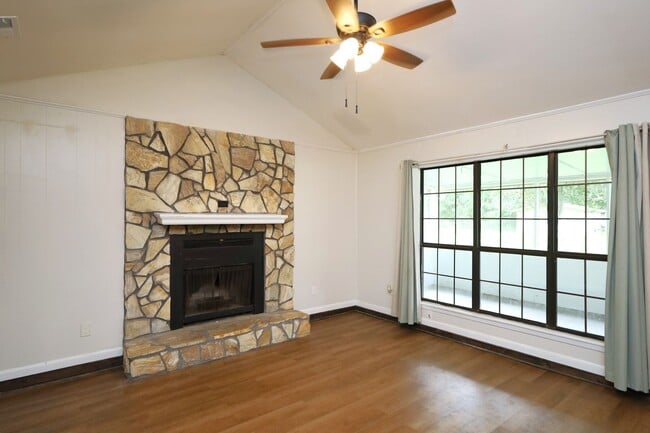 Photo - 3630 Becky St