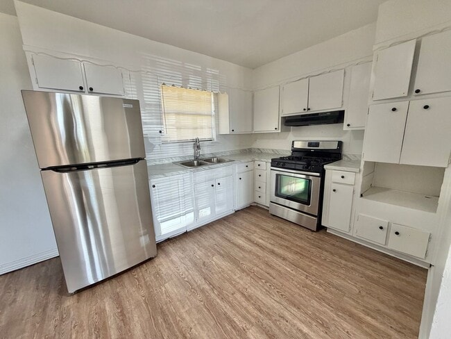 Photo - 3 bed Fresh inside!