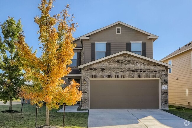 Building Photo - 3 Bed/2.5 Bathroom~ Multiple Living Spaces... Rental