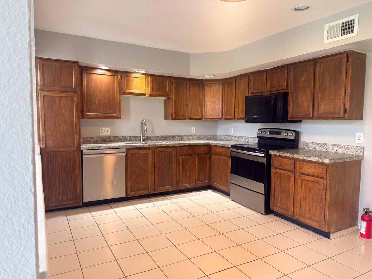 Photo - 3004 Gilmar Dr