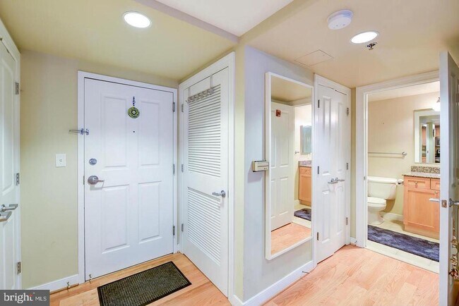 777 7th St NW Unit 1113  