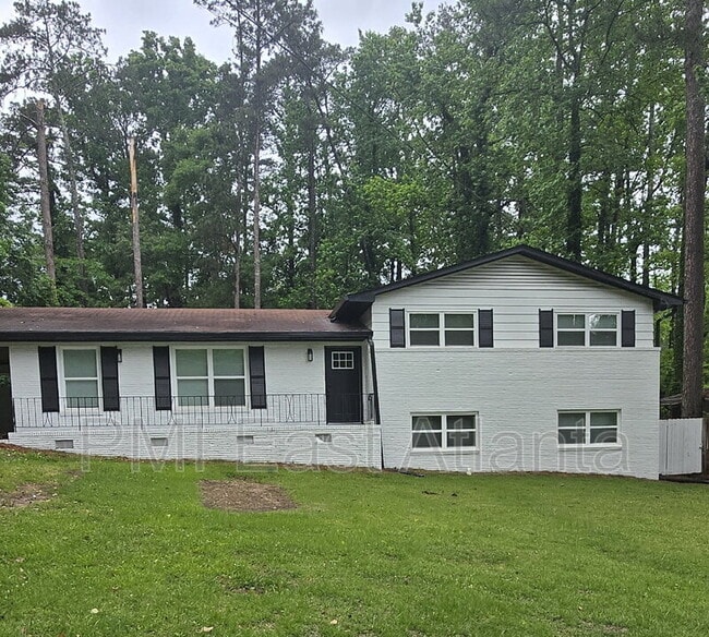 Building Photo - 2275 Country Club Ln SW