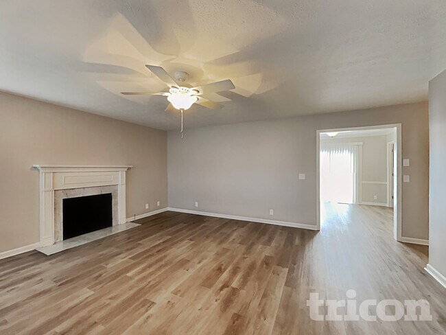 Photo - 5013 Claude Dr