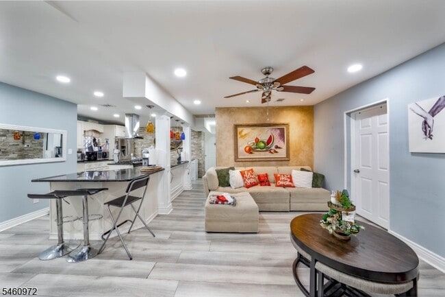 376 Elmora Ave Unit 2