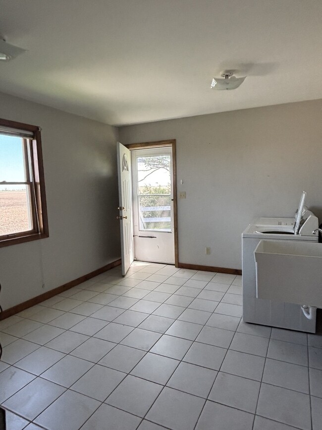 Photo - 4332 E 1675th Rd