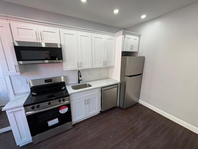 Photo - 202 Carlisle St