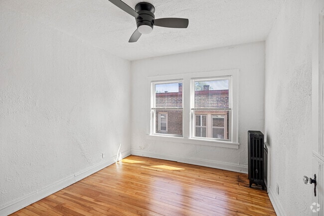 1BR, 1BA - 700SF - Bedroom