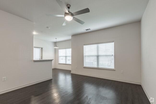 2BR, 2BA - 997 SF