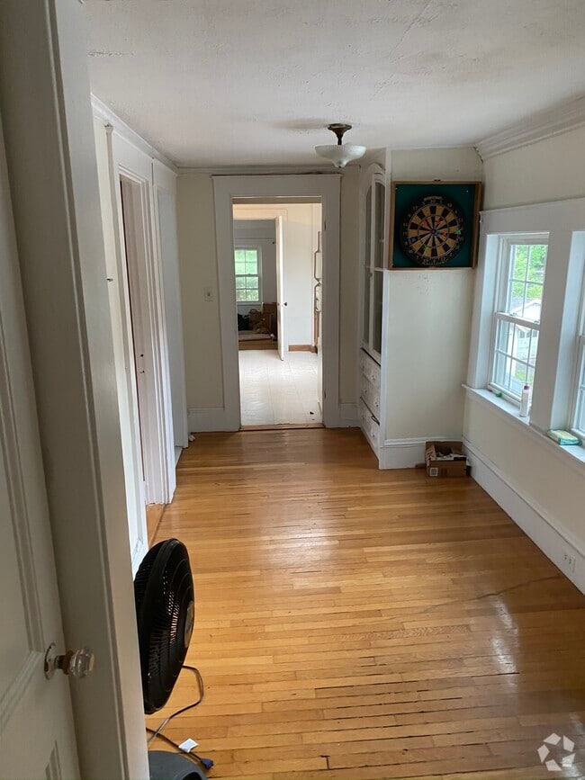 Building Photo - 92 Langley Rd Unit 2 Rental