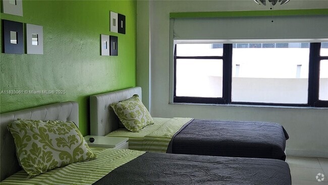 Building Photo - 6345 Collins Ave Unit 631 Rental