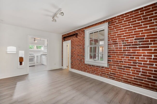 Photo - Charming bungalow for rent!