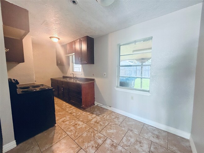 Photo - 12211 Wessex Dr