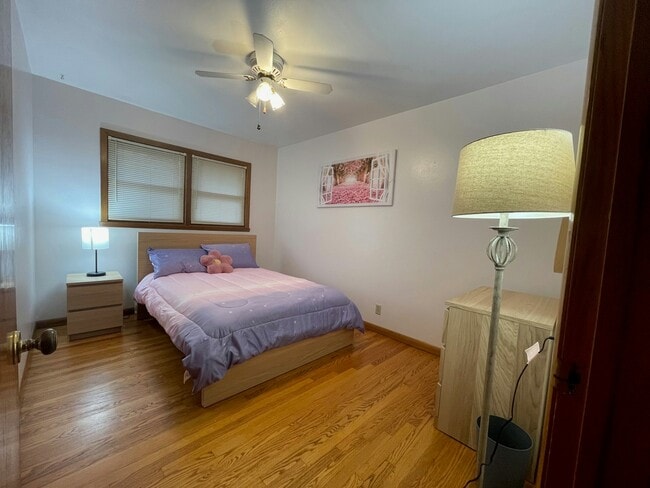 1501 W Foster Ave
