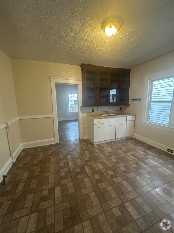 Building Photo - 2023 W 105th St Rental