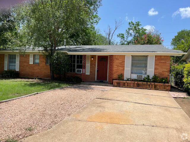 Building Photo - 2303 Towbridge Cir Rental