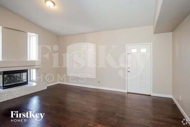 Building Photo - 1605 Silver Knoll Ave Rental