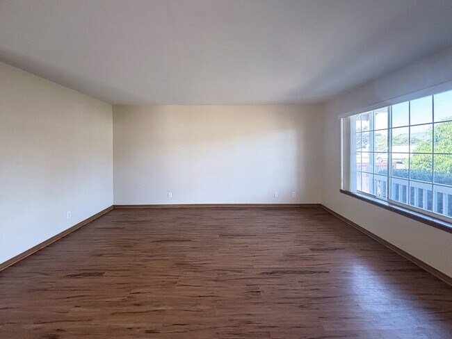 Photo - 882 Smith St