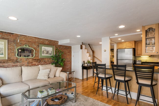 Photo - 18 Dartmouth Pl Condo Unit 1