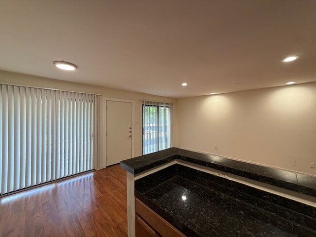 4109 Avondale Ave Unit 209-W