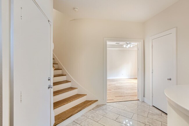Photo - 5830 Larkin St