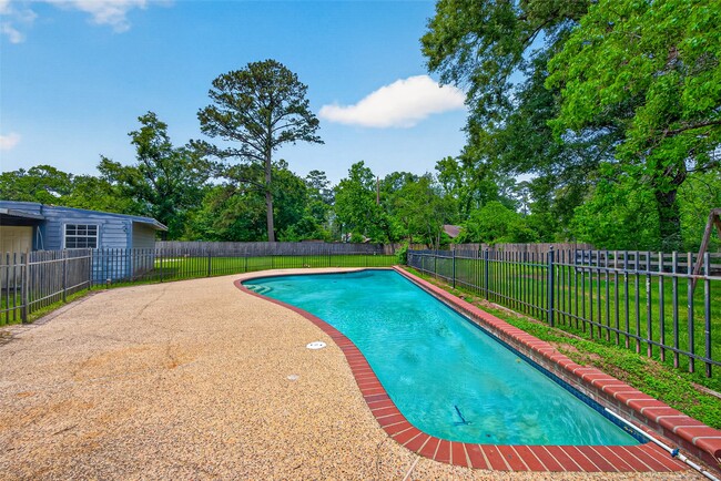Photo - 1701 Mistletoe Ln