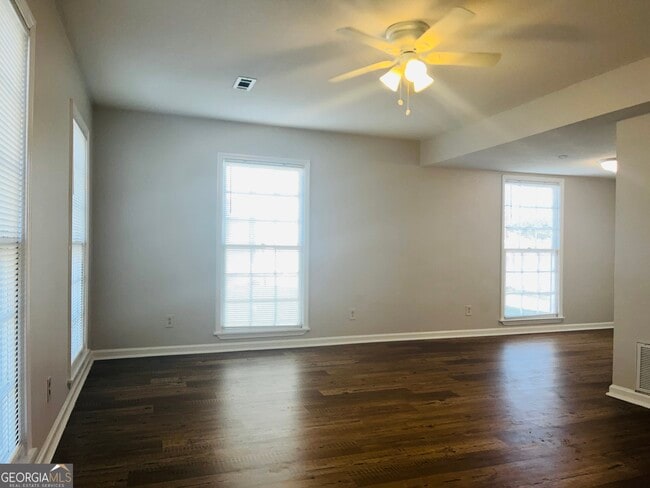 Photo - 17 Curran Ave