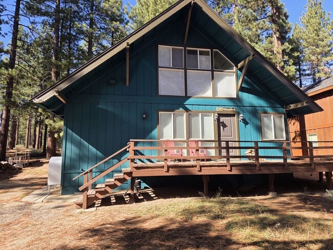 Building Photo - Quiet furnished cabin for ski lease
